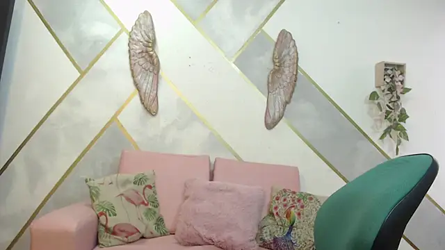 RoxanaCyrano  online show from 12/18/25, 07:40