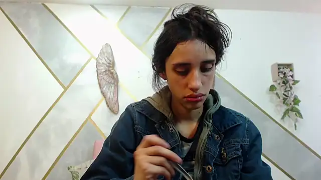 RoxanaCyrano  online show from 12/19/25, 08:22