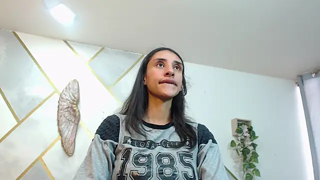 RoxanaCyrano  online show from 11/04/25, 08:12