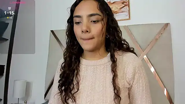 Snapshot of carolynne18 chatting on 10/13/25, 12:18 carolynne18 online show from 10/13/25, 12:18