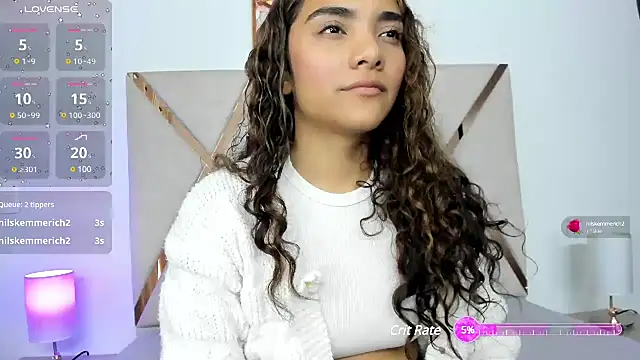 Snapshot of carolynne18 chatting on 03/06/25, 12:09 carolynne18 online show from 03/06/25, 12:09