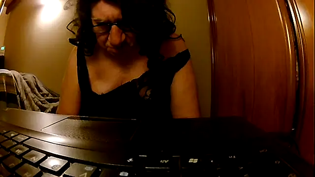 Snapshot of daniela44 chatting on 12/03/24, 01:03 daniela44 online show from 12/03/24, 01:03