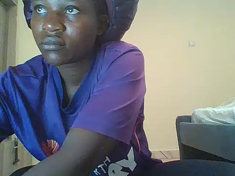 prettychic5 online show from 10/10/25, 07:42