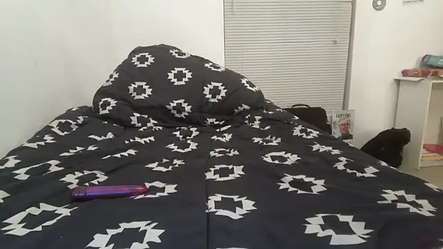 Peachestabby147 online show from 10/25/25, 12:32