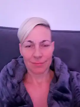 Snapshot of DarleenHot chatting on 12/03/24, 08:11 DarleenHot online show from 12/03/24, 08:11