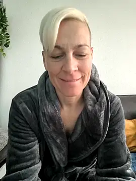 DarleenHot online show from 10/25/25, 07:18