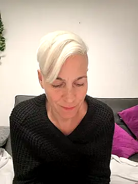 DarleenHot online show from 10/24/25, 06:40