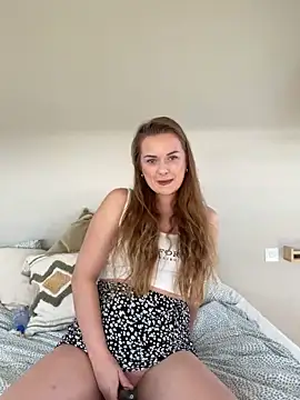 Snapshot of ElenaRebelle chatting on 12/19/24, 11:39 ElenaRebelle online show from 12/19/24, 11:39