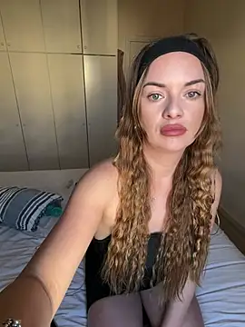 ElenaRebelle online show from 04/10/26, 05:25