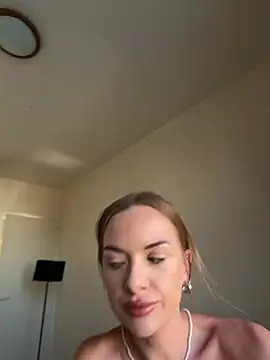 ElenaRebelle online show from 07/19/26, 05:27