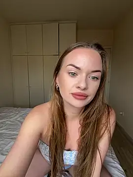 ElenaRebelle online show from 04/08/26, 05:09