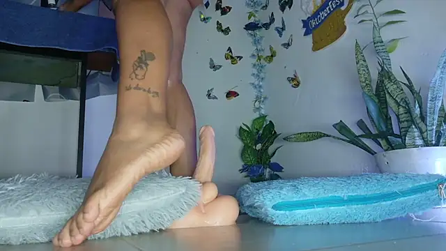 Snapshot of lucy_hairypussy83 chatting on 09/28/25, 02:35 lucy hairypussy83 online show from 09/28/25, 02:35