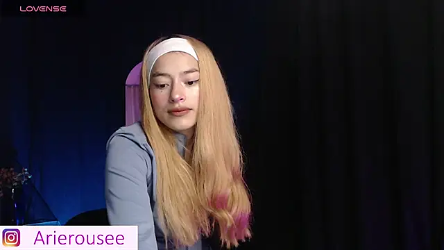Snapshot of arie_rousee_sub chatting on 10/22/25, 12:21 arie rousee sub online show from 10/22/25, 12:21