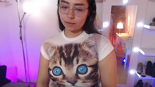  Kim  M online show from 11/23/25, 06:51