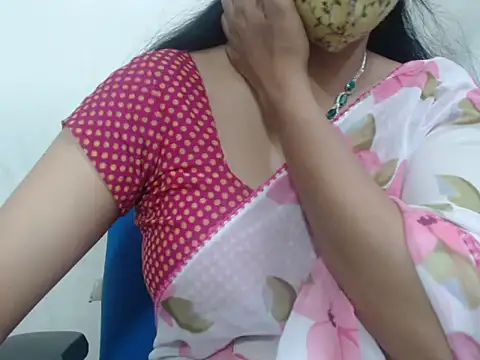 Lovely Siri 23 online show from 10/28/25, 04:57