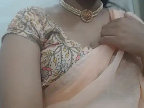 Snapshot of Lovely_Siri_23 chatting on 05/18/26, 05:23 Lovely Siri 23 online show from 05/18/26, 05:23