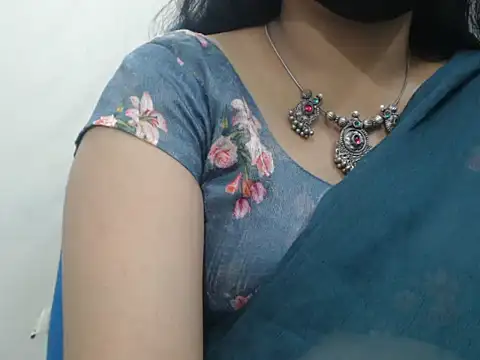 Snapshot of Lovely_Siri_23 chatting on 06/16/26, 04:40 Lovely Siri 23 online show from 06/16/26, 04:40