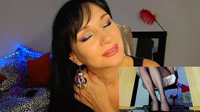 Sofia Ford online show from 11/03/25, 01:37