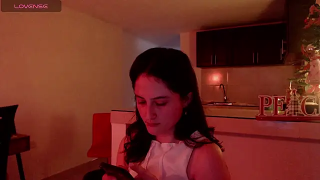 Snapshot of AlissonnFoxx chatting on 12/27/24, 10:37 AlissonnFoxx online show from 12/27/24, 10:37