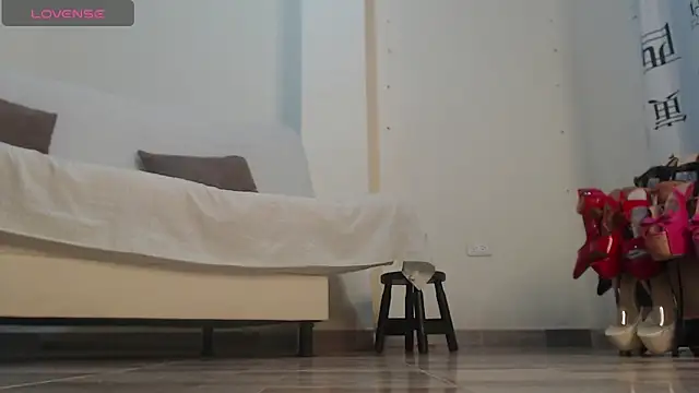 ammarahot7777 online show from 11/25/25, 12:44