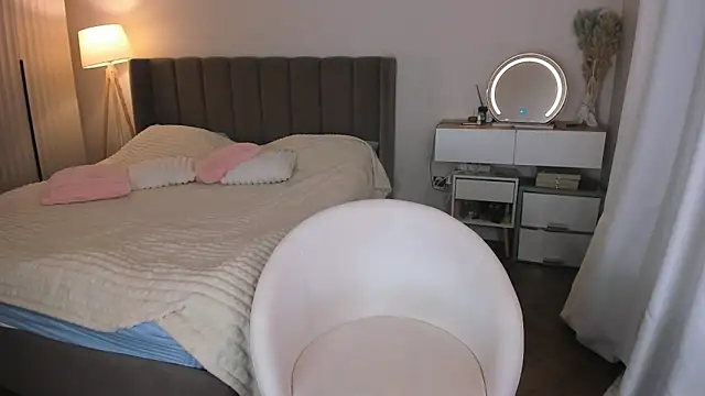 Anni  cute online show from 04/23/26, 02:40
