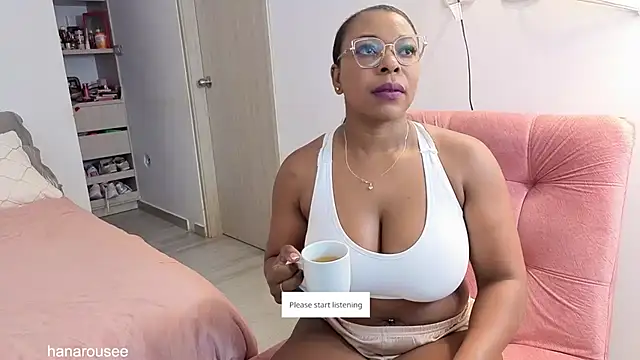 Snapshot of hanarousse chatting on 12/18/25, 11:36 hanarousse online show from 12/18/25, 11:36