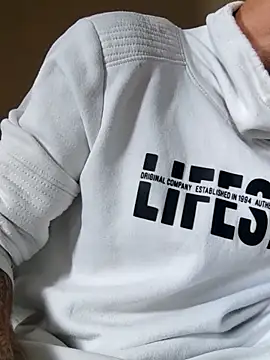 Snapshot of PIercingBoy38 chatting on 09/28/25, 02:57 PIercingBoy38 online show from 09/28/25, 02:57