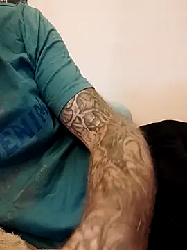 Snapshot of PIercingBoy38 chatting on 10/12/25, 10:38 PIercingBoy38 online show from 10/12/25, 10:38