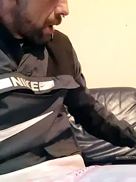 Snapshot of PIercingBoy38 chatting on 10/04/25, 04:30 PIercingBoy38 online show from 10/04/25, 04:30