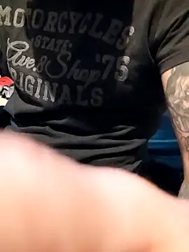 Snapshot of PIercingBoy38 chatting on 09/14/25, 05:24 PIercingBoy38 online show from 09/14/25, 05:24