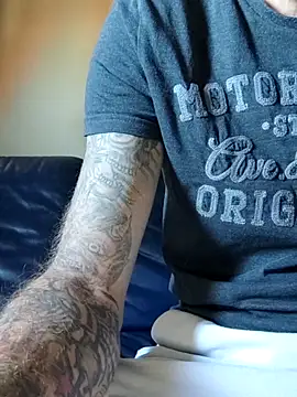 Snapshot of PIercingBoy38 chatting on 09/24/25, 01:39 PIercingBoy38 online show from 09/24/25, 01:39