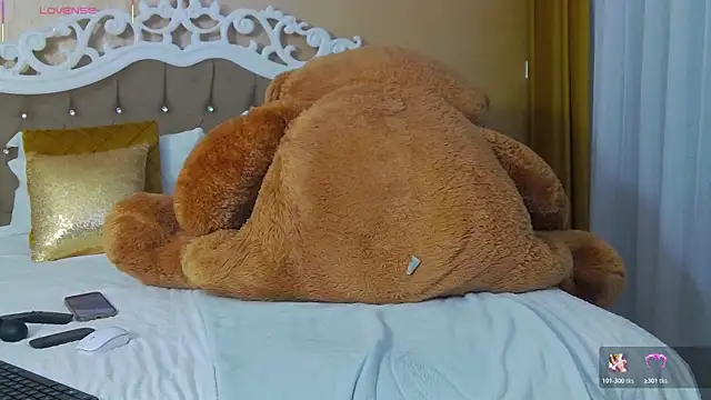 GoldenCaroline online show from 11/27/25, 12:27