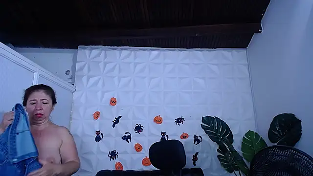 Snapshot of Valentinaa_mature chatting on 10/02/25, 09:40 Valentinaa mature online show from 10/02/25, 09:40