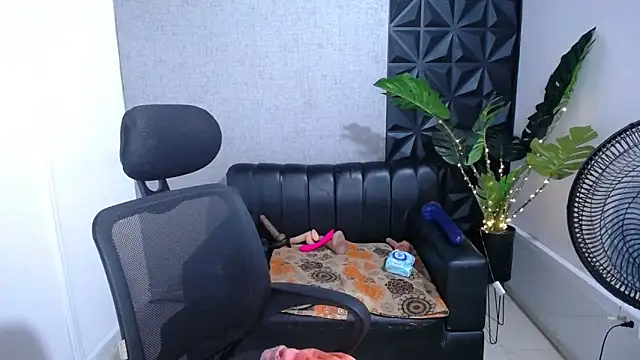 Valentinaa mature online show from 03/30/26, 09:05