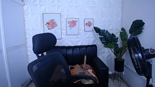 Valentinaa mature online show from 02/26/26, 09:31