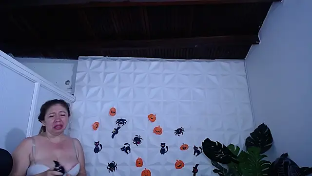 Snapshot of Valentinaa_mature chatting on 10/08/25, 09:15 Valentinaa mature online show from 10/08/25, 09:15
