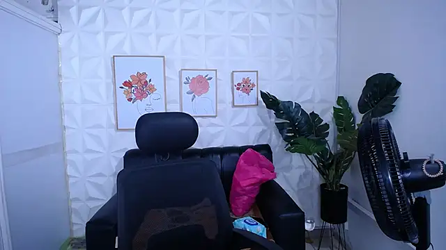 Valentinaa mature online show from 02/28/26, 12:21