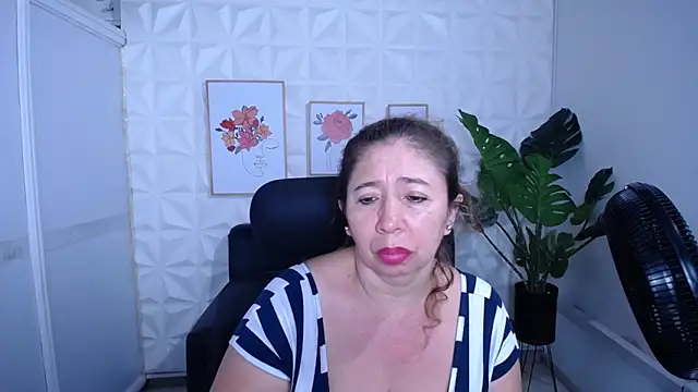 Valentinaa mature online show from 10/29/25, 10:09