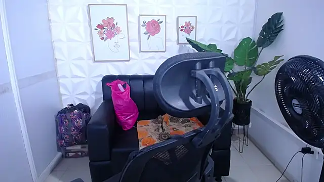 Valentinaa mature online show from 11/30/25, 04:46