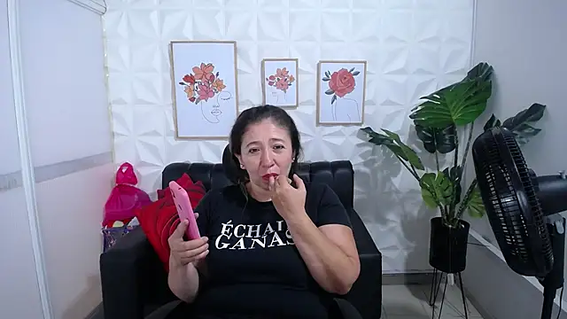 Snapshot of Valentinaa_mature chatting on 03/14/25, 07:23 Valentinaa mature online show from 03/14/25, 07:23