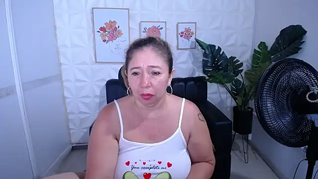 Valentinaa mature online show from 03/23/26, 08:41