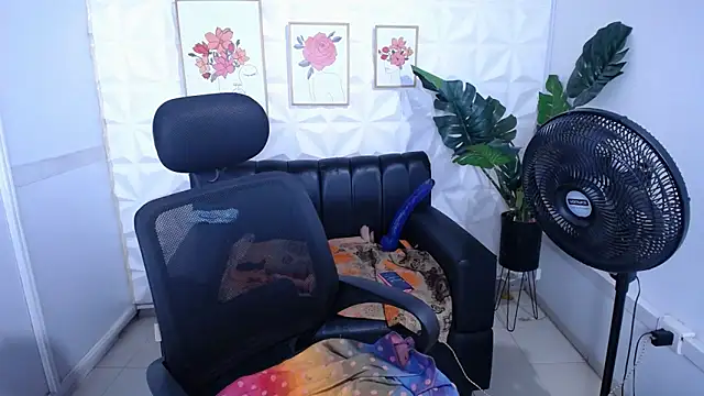 Valentinaa mature online show from 02/05/26, 10:22