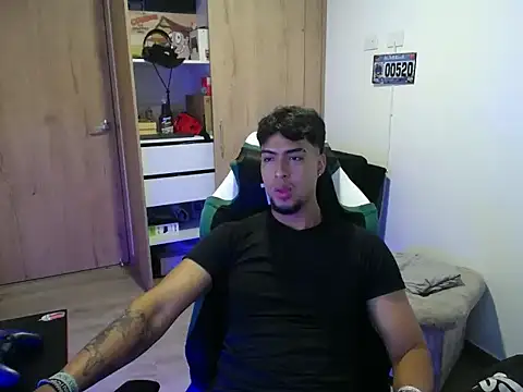 Snapshot of matias_bianco chatting on 09/15/25, 10:32 matias bianco online show from 09/15/25, 10:32