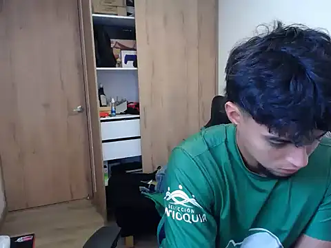 Snapshot of matias_bianco chatting on 10/30/25, 07:44 matias bianco online show from 10/30/25, 07:44