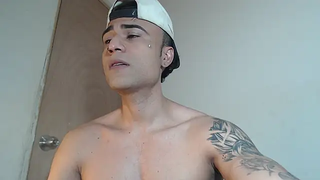 Snapshot of Cristian_salass chatting on 12/23/24, 10:21 Cristian salass online show from 12/23/24, 10:21