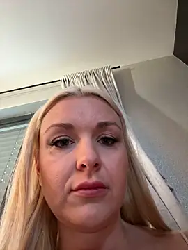 Snapshot of Bella-Tight chatting on 03/06/25, 07:58 Bella-Tight online show from 03/06/25, 07:58