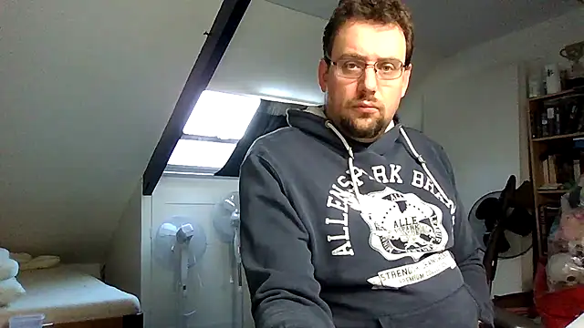 rdewaard81 online show from 11/21/25, 08:02