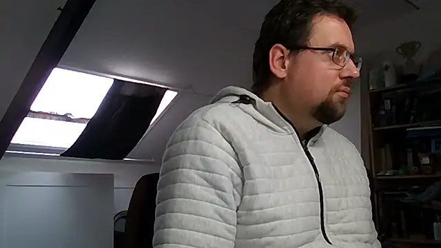 rdewaard81 online show from 12/04/25, 12:37