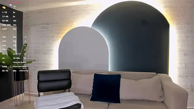 LizzHamilton   online show from 03/23/26, 07:58