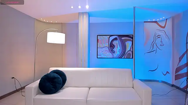 Snapshot of LizzHamilton__ chatting on 10/07/25, 08:10 LizzHamilton online show from 10/07/25, 08:10